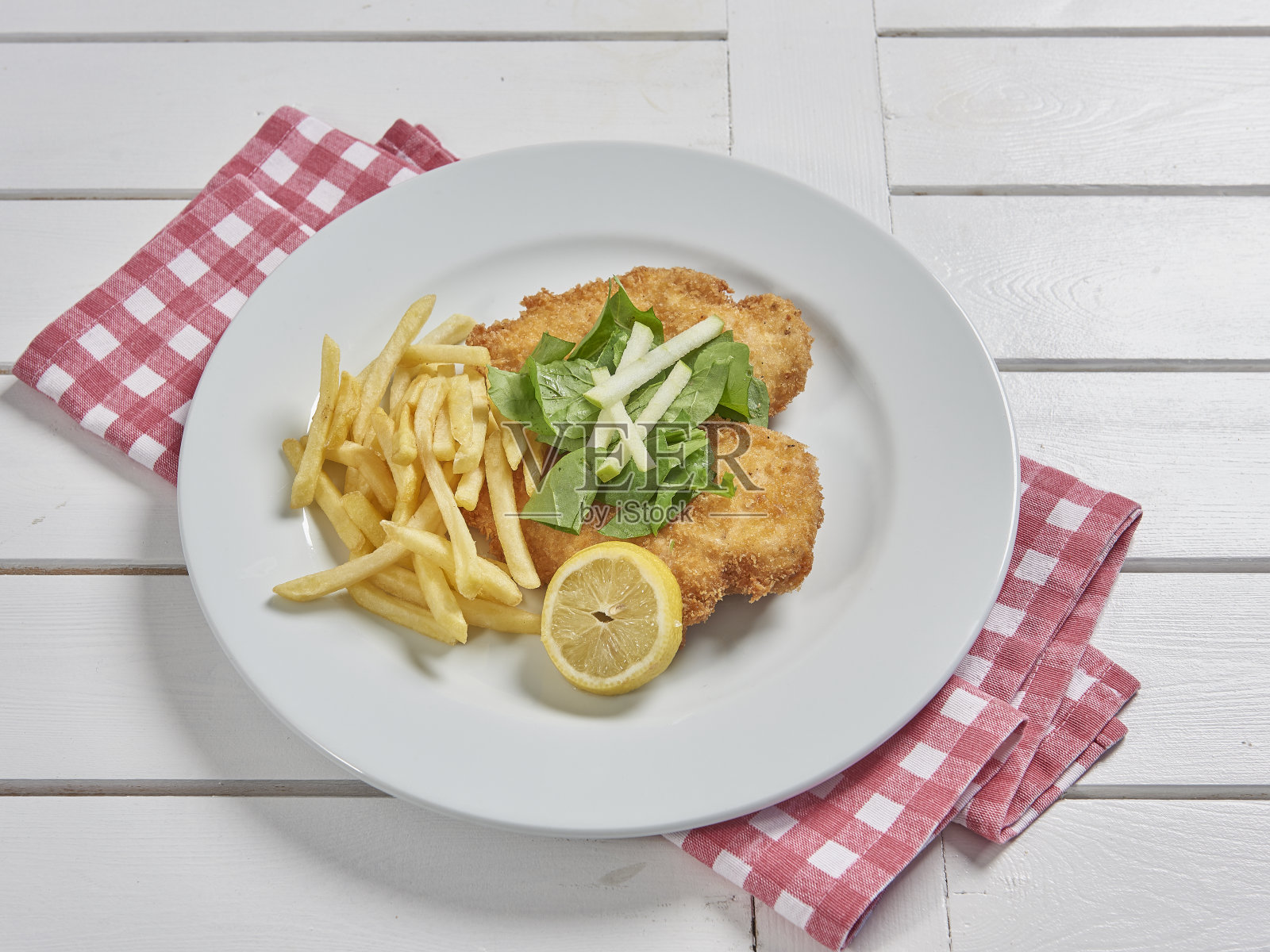 蘑菇里脊炸土豆的菜单风格背景。照片摄影图片