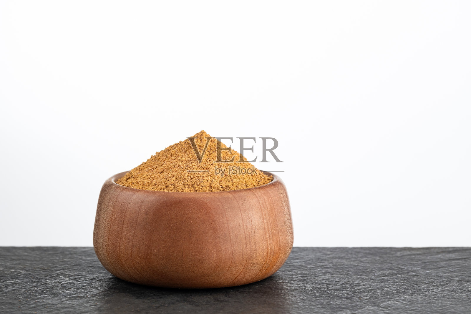 药用玛咖粉在碗-麦冬照片摄影图片