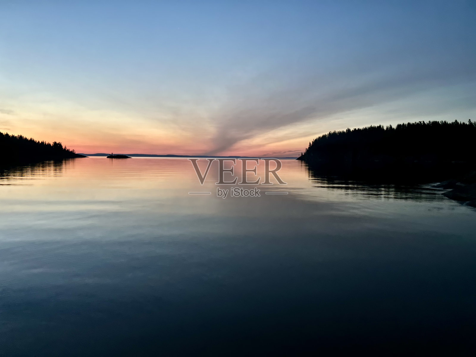 晚上拉多加湖照片摄影图片