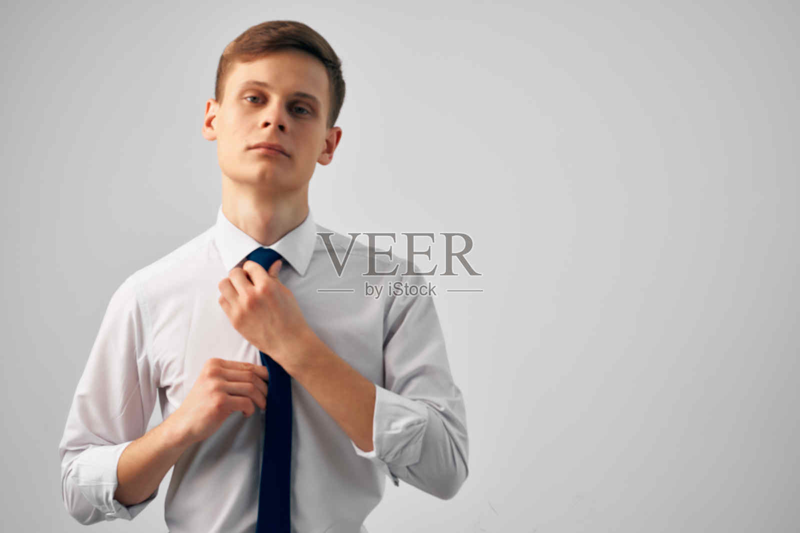 穿衬衫打领带的经理自信成功的企业家照片摄影图片