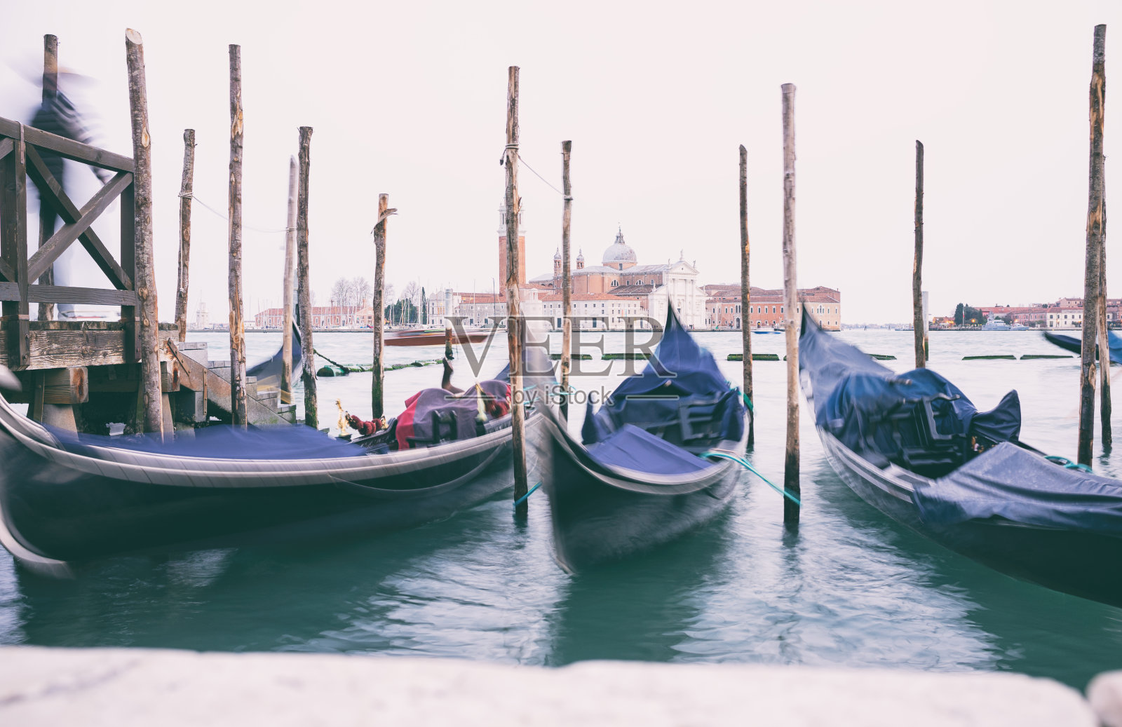 雾中的威尼斯贡多拉照片摄影图片