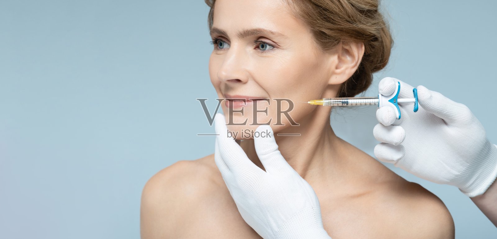 美容注射在中老年女性面部紧肤及面部轮廓矫正中的应用。注射美容照片摄影图片