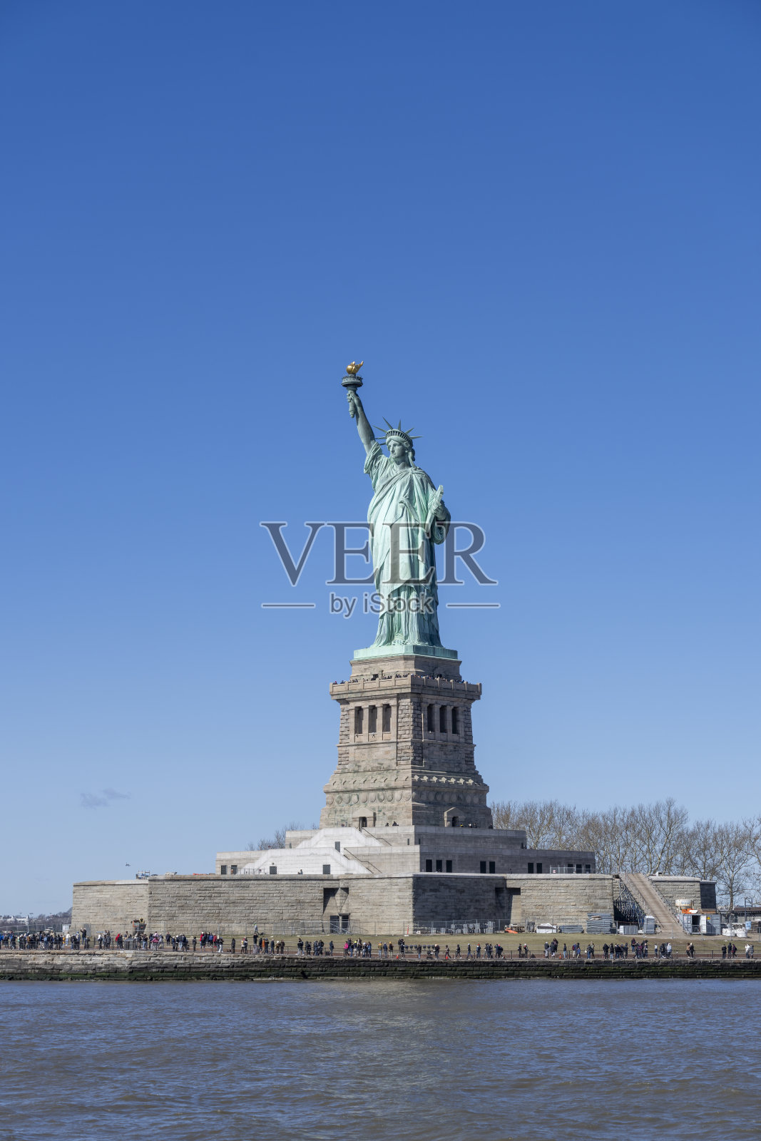 自由岛上的自由女神像照片摄影图片