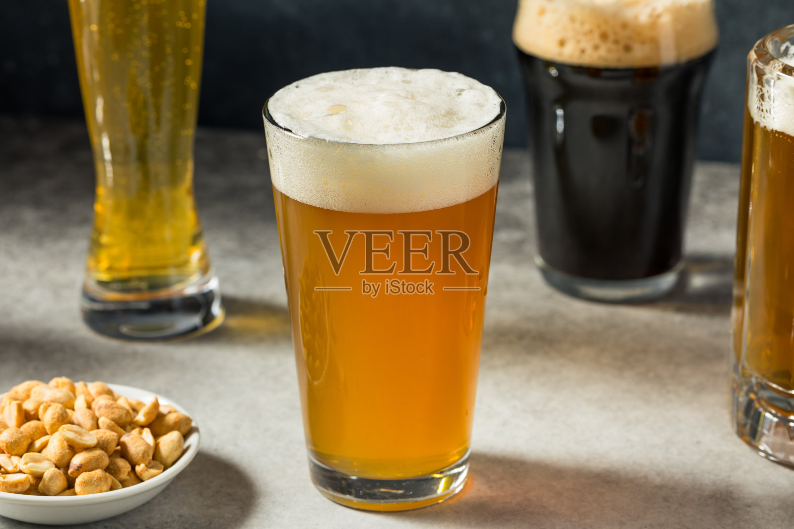 精酿啤酒集团照片摄影图片