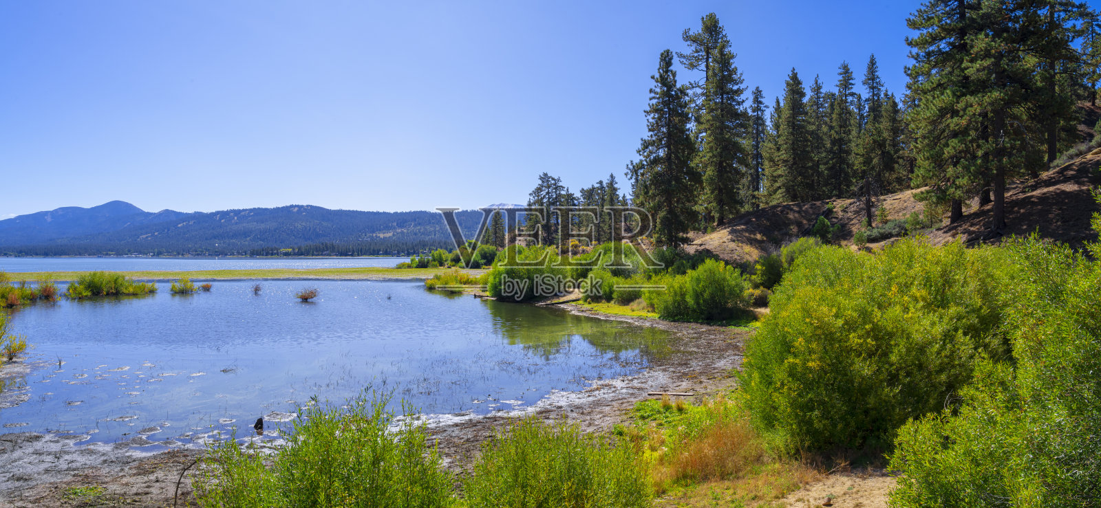 加州圣贝纳迪诺山脉的大熊湖照片摄影图片