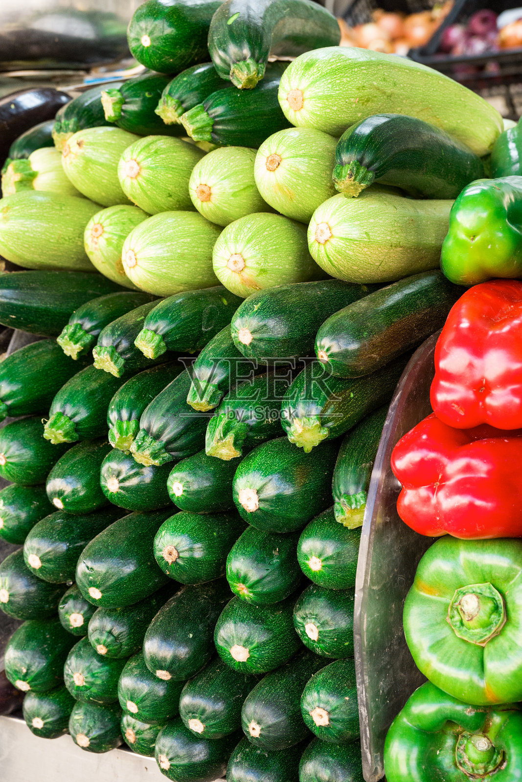 新鲜水果和蔬菜的混合物照片摄影图片