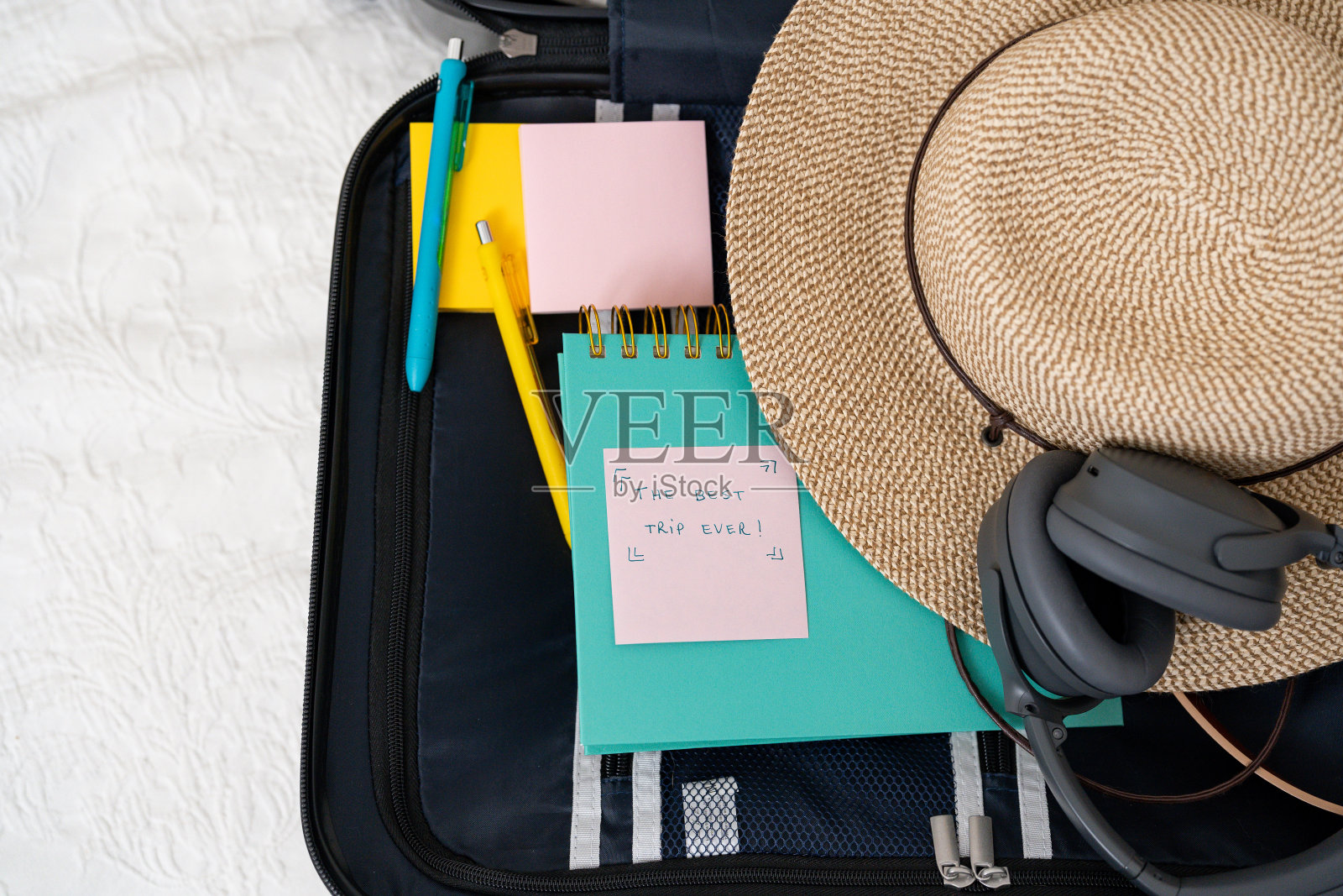 用彩色贴在家里照片摄影图片