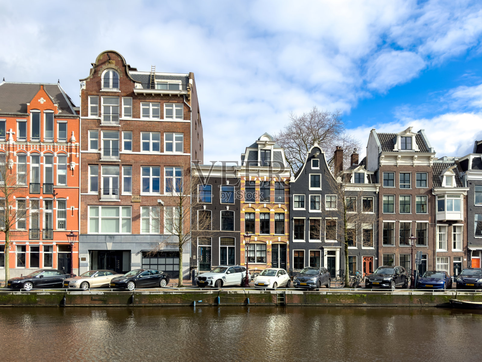 阿姆斯特丹冬季的传统荷兰建筑照片摄影图片