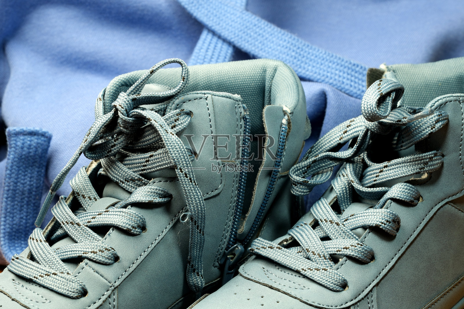 浅蓝色半季皮靴照片摄影图片