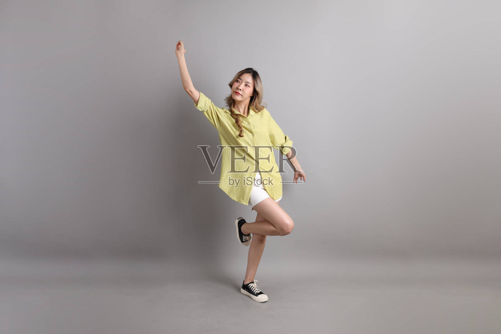 年轻女子照片摄影图片