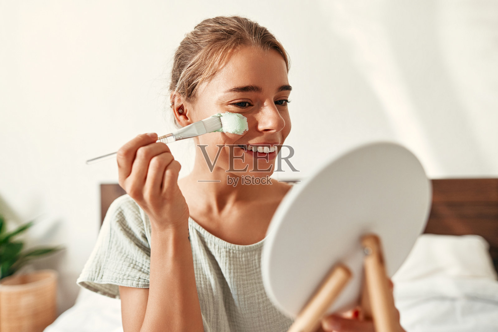 在家的女人照片摄影图片