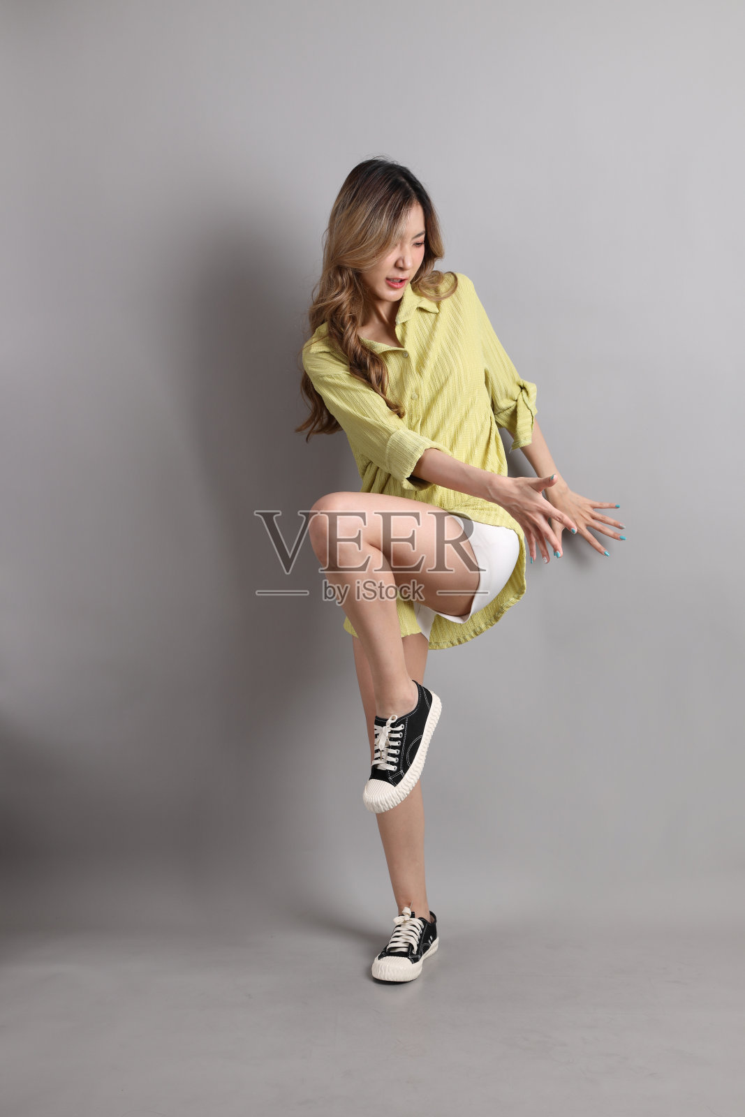 年轻女子照片摄影图片