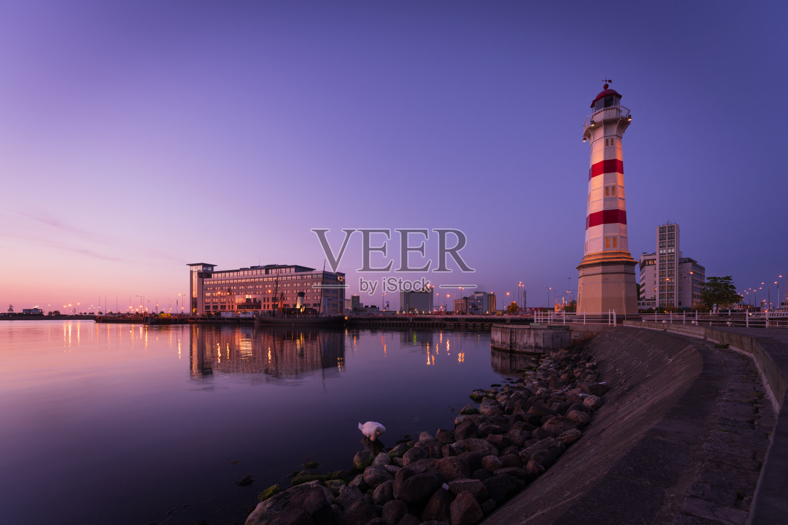 马尔默老灯塔,瑞典市中心一座美丽的灯塔。照片摄影图片