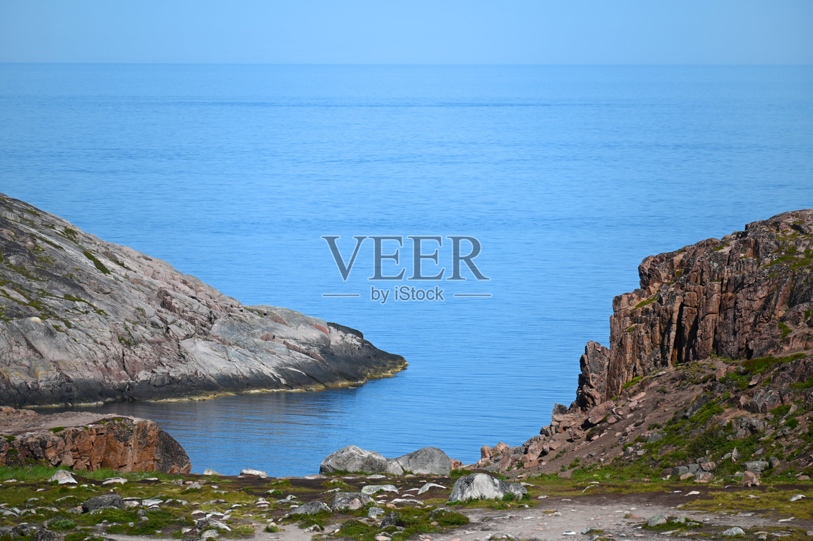 美丽的巴伦支海海岸线,夏季景观,俄罗斯科拉半岛的捷利别尔卡村照片摄影图片