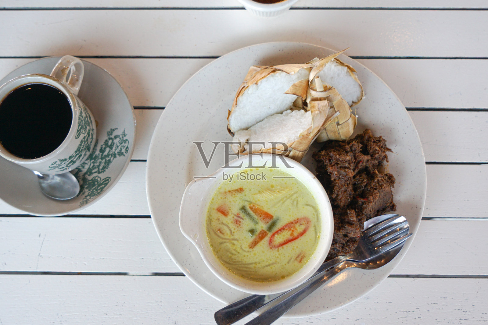 马来粽和调味品照片摄影图片