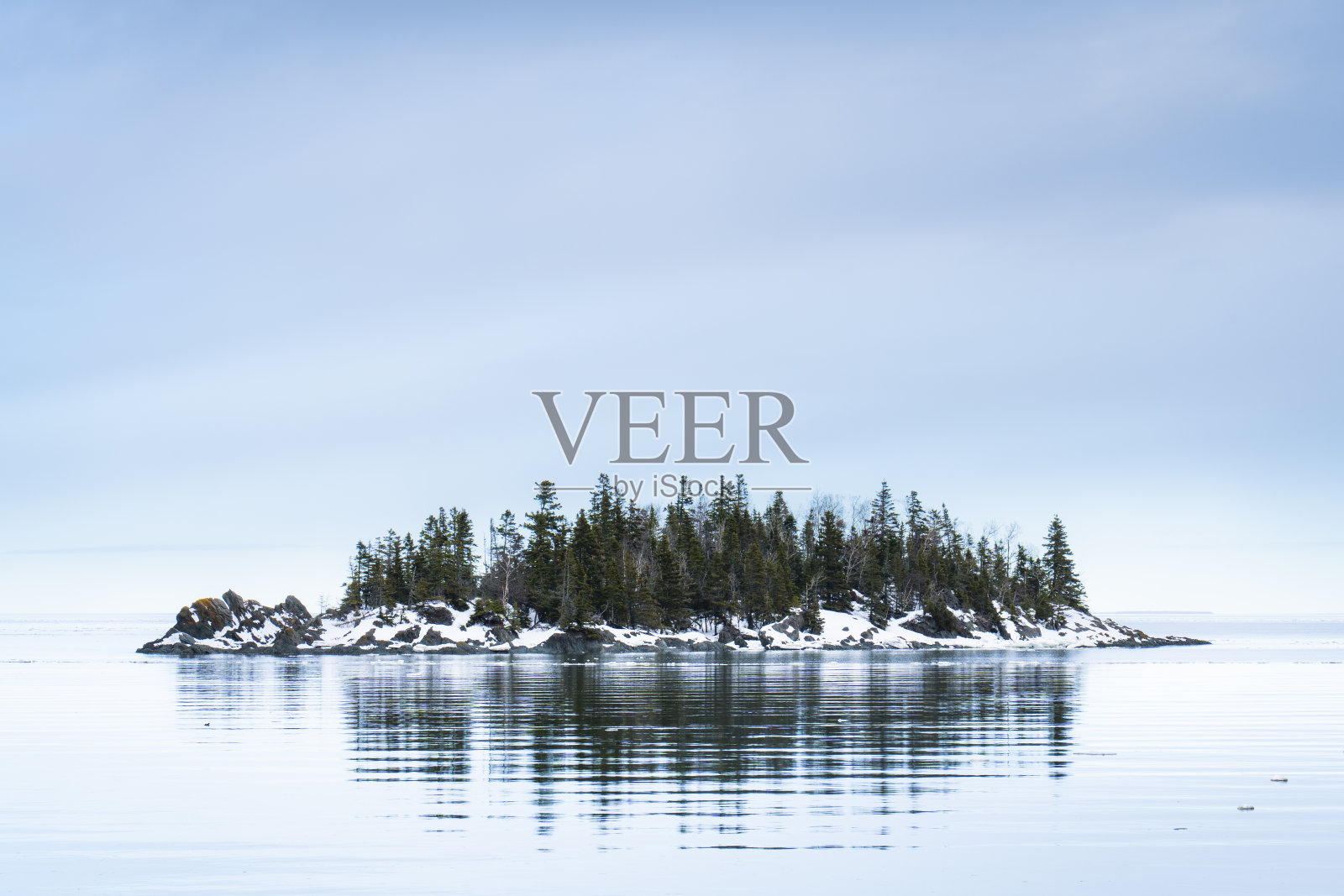 圣劳伦斯河沿岸的小岛照片摄影图片