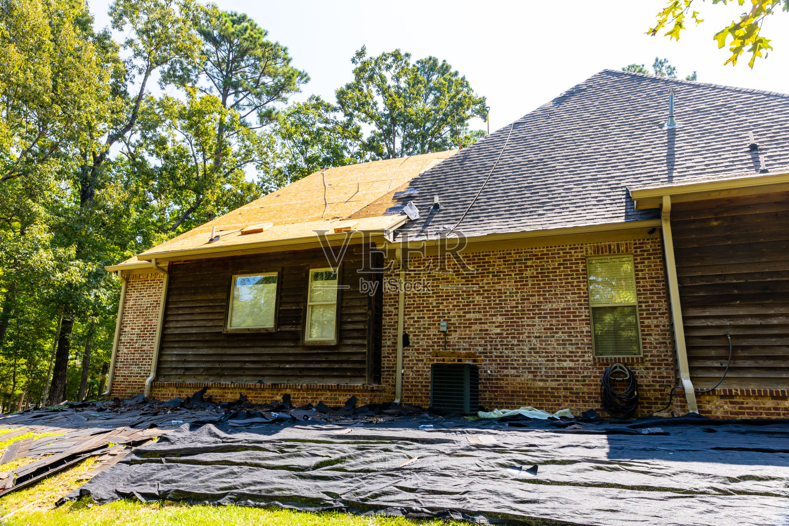 正在换屋顶的房子照片摄影图片