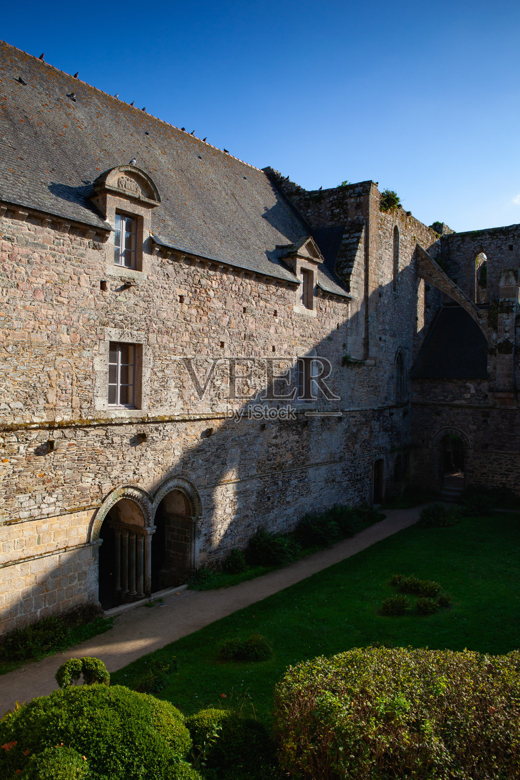 博波特修道院是布列塔尼北部一座迷人的修道院照片摄影图片