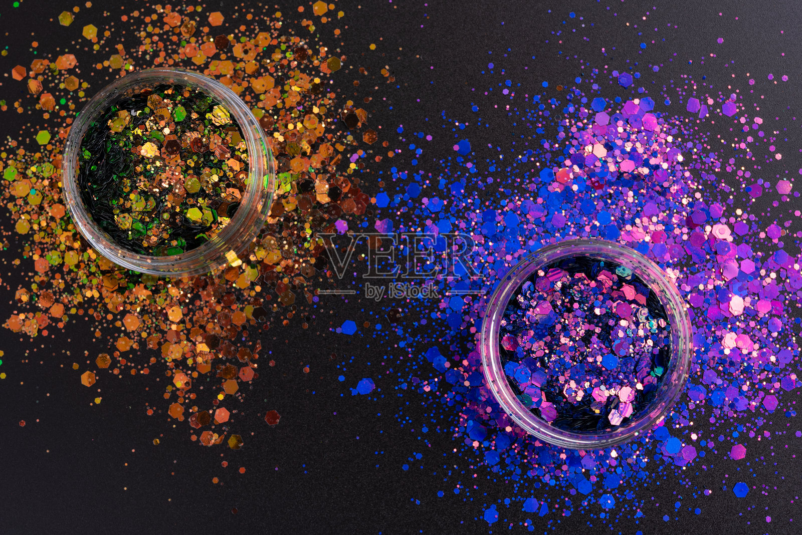 用于美甲和指甲艺术的彩色闪光罐子照片摄影图片