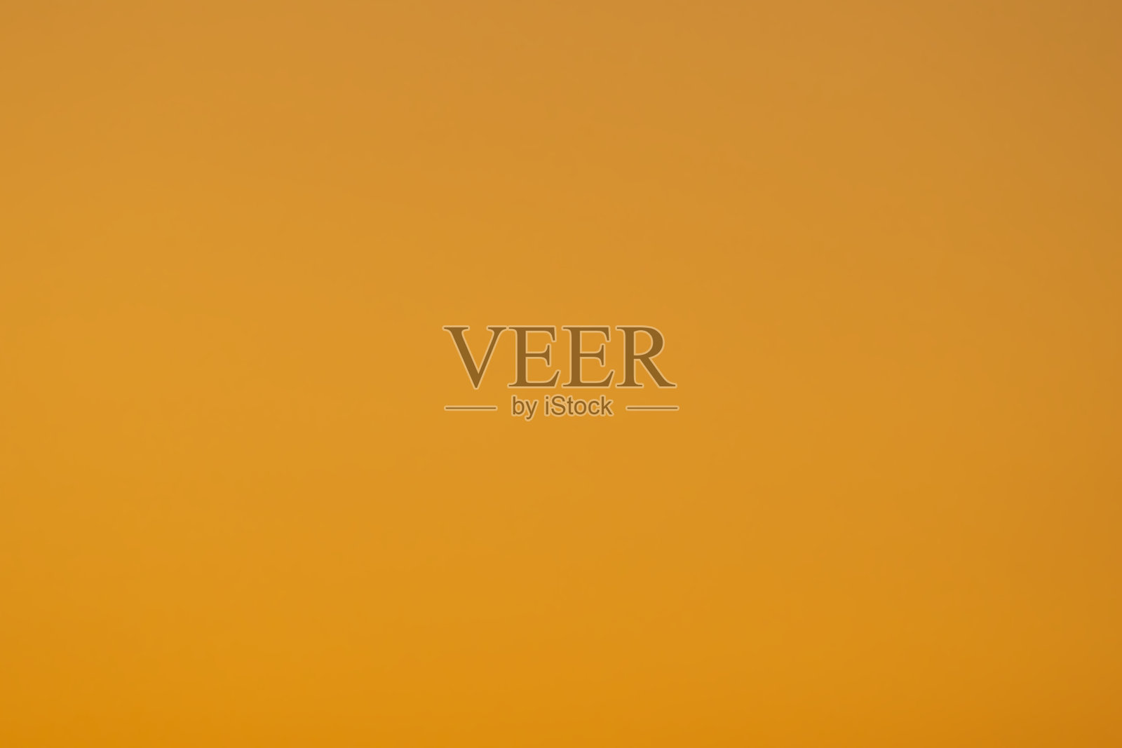 暗橙色渐变背景,拍摄日落时的天空。艺术品抽象空白照片摄影图片