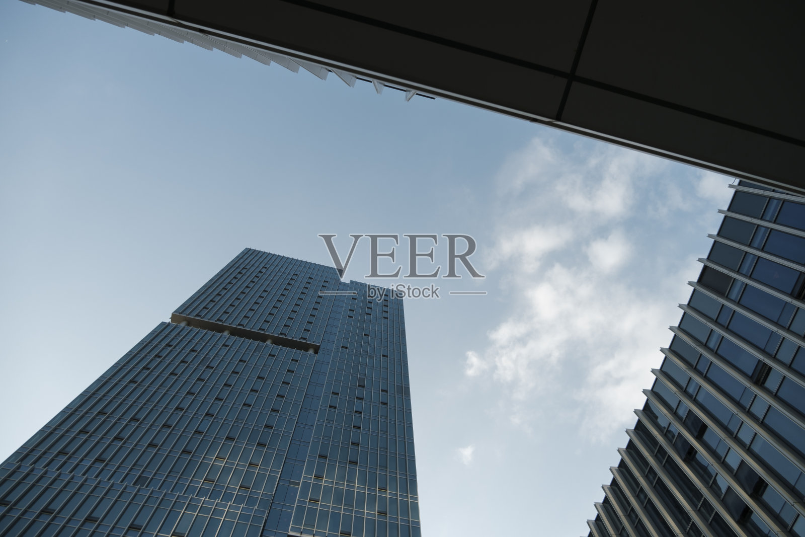 金融区摩天大楼的低角度视图照片摄影图片