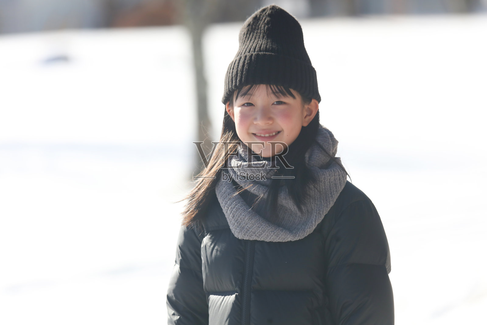 微笑的女孩照片摄影图片