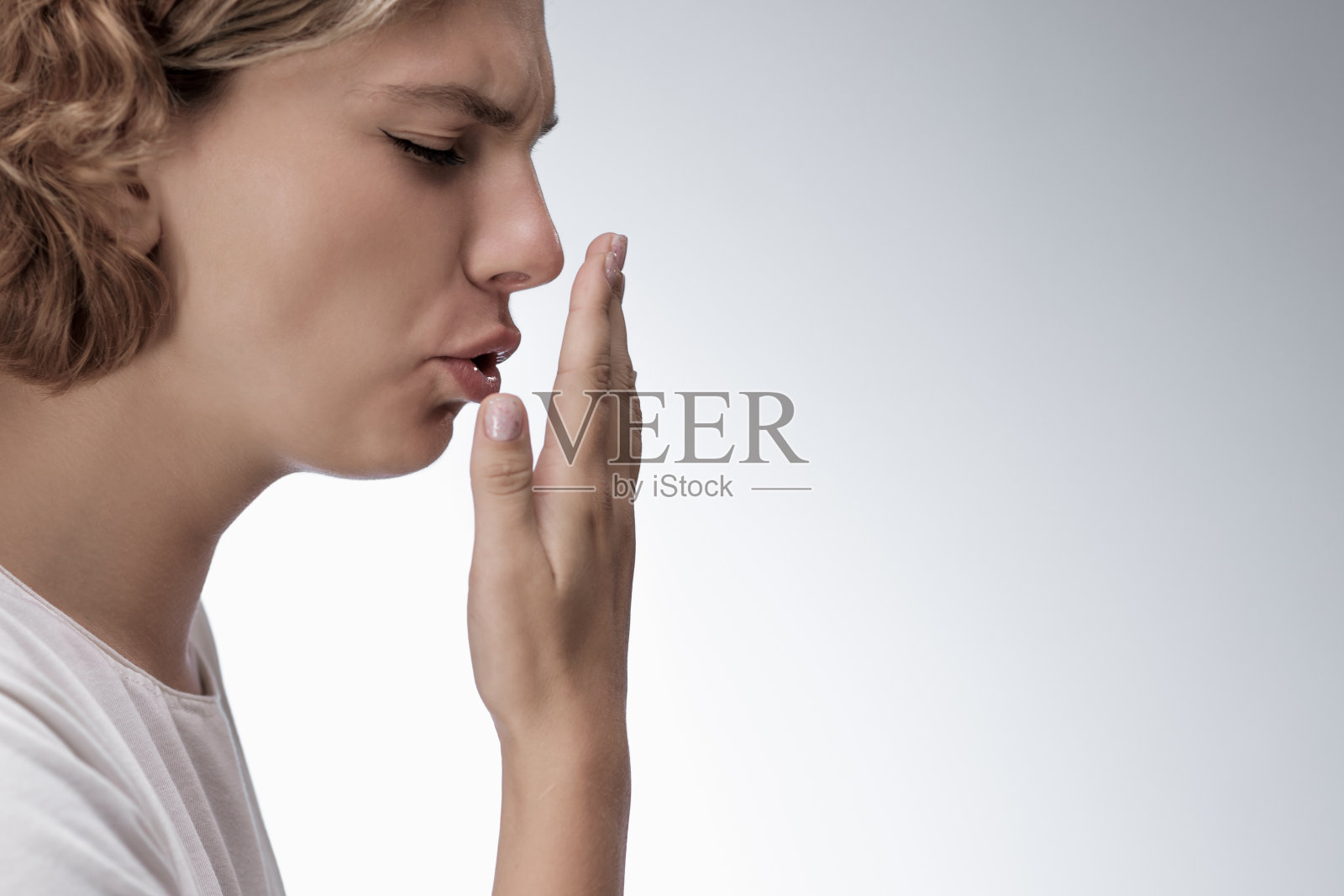 口腔异味,牙痛,女性牙齿问题照片摄影图片