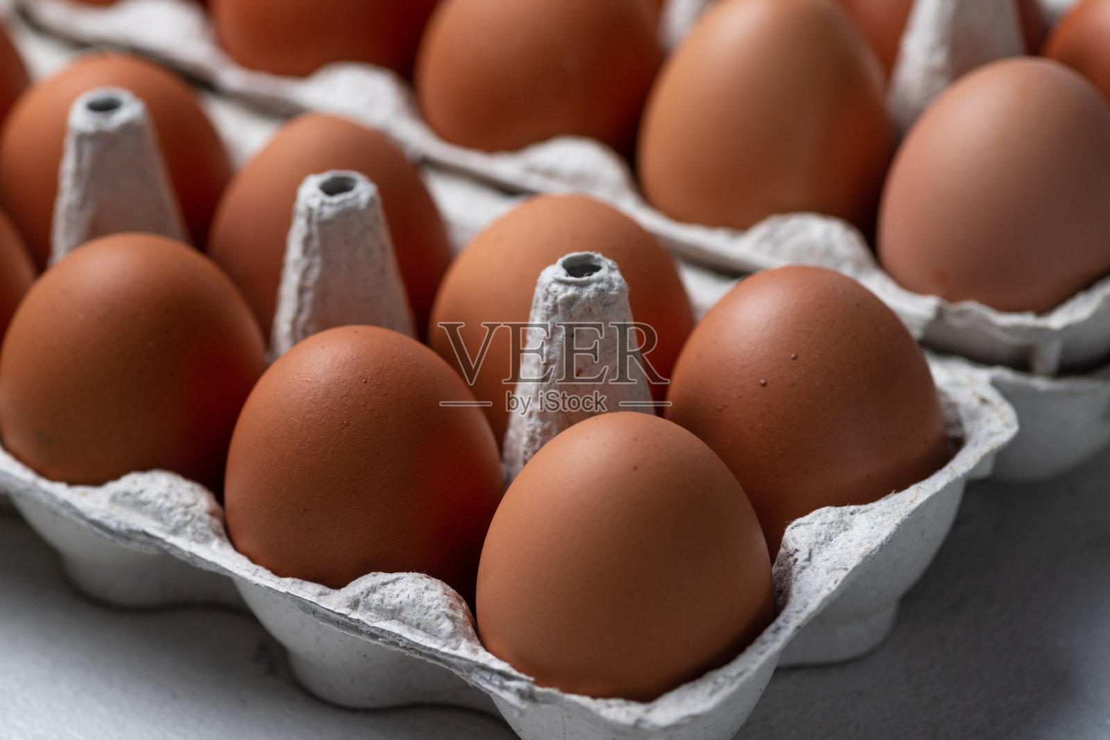 蛋壳里的破蛋照片摄影图片