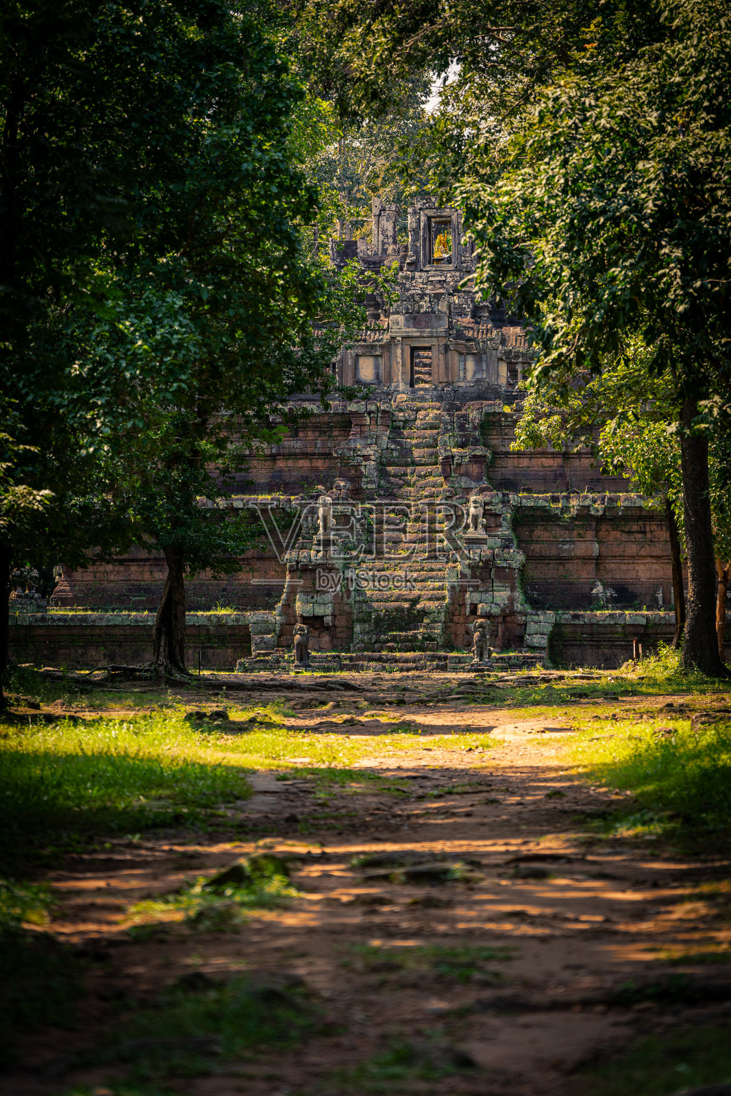 日出的吴哥窟寺庙照片摄影图片