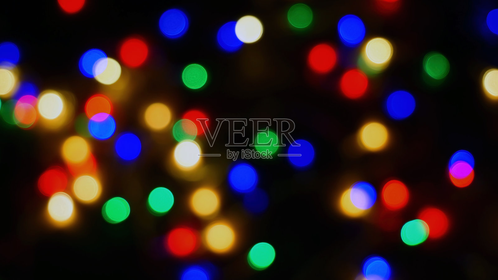 散焦模糊的多色闪烁灯散景的圣诞和新年装饰灯,抽象,暗背景,覆盖为聚会,浅DOF,节日气氛照片摄影图片