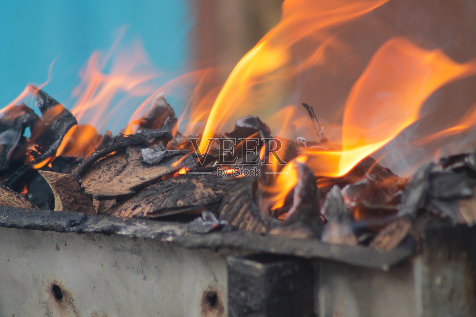 用木炭烧沙茶或肉。热照片摄影图片