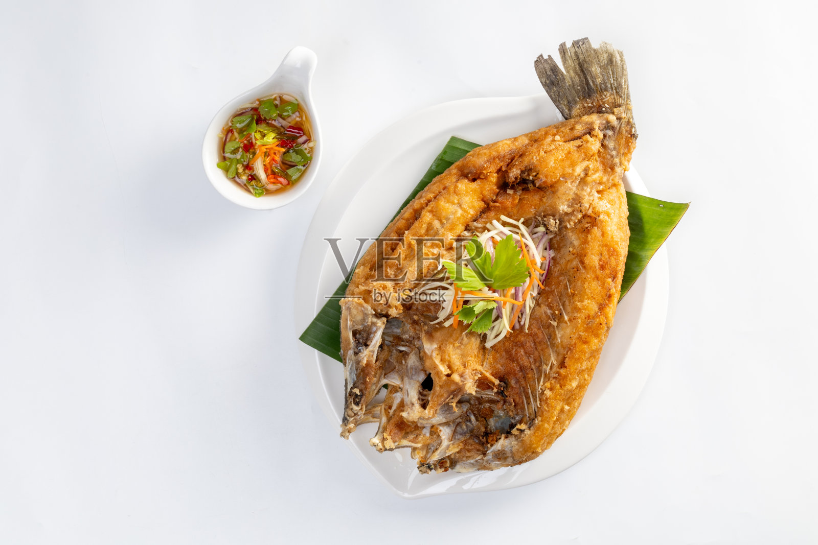 甜鱼露炸鲈鱼照片摄影图片