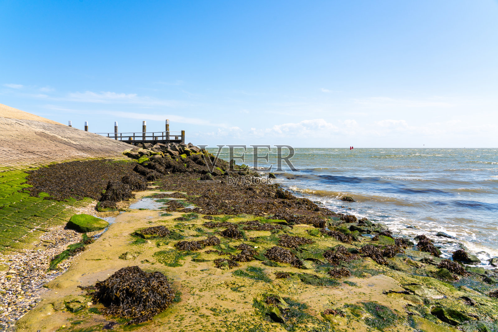 在码头附近的码头照片摄影图片