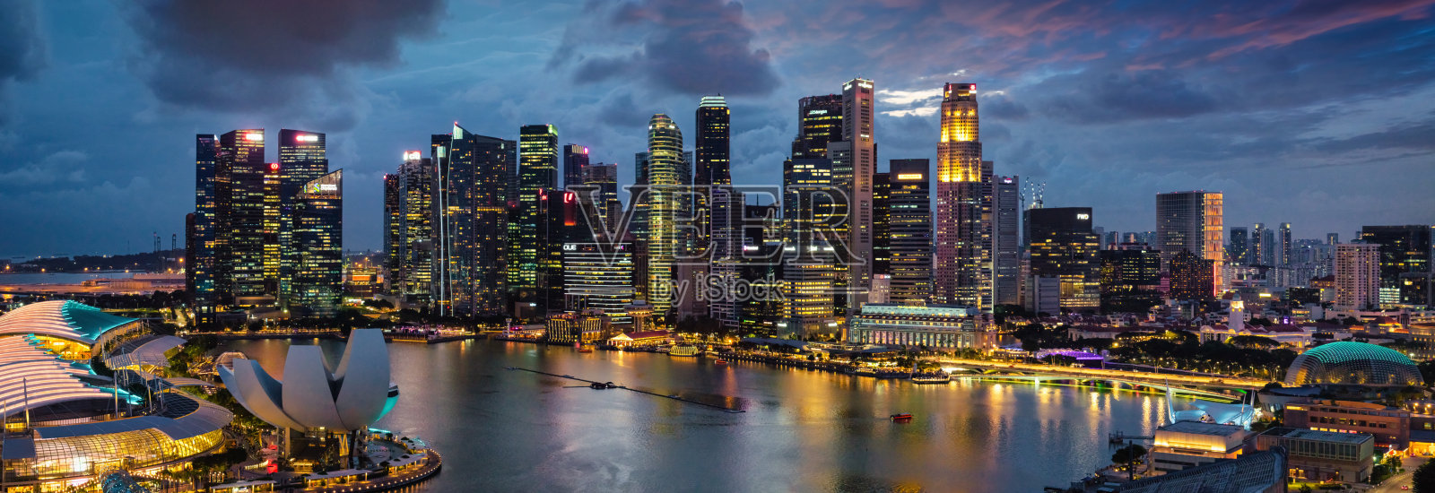 夜光无人机全景照亮新加坡城市景观照片摄影图片