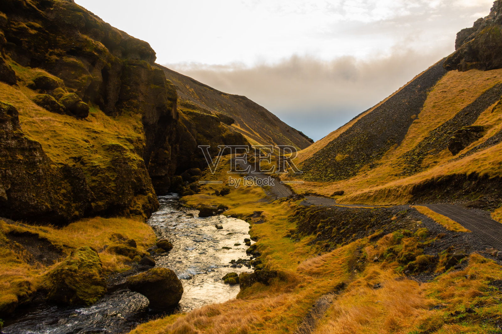 冰岛Kvernufoss瀑布的野生景观照片摄影图片