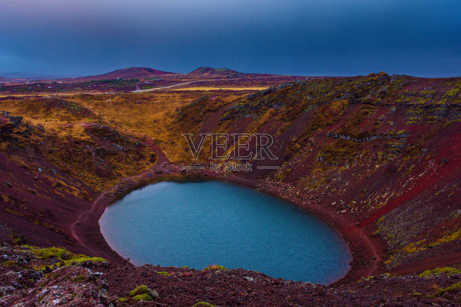 冰岛克里德火山口火山中的湖泊照片摄影图片