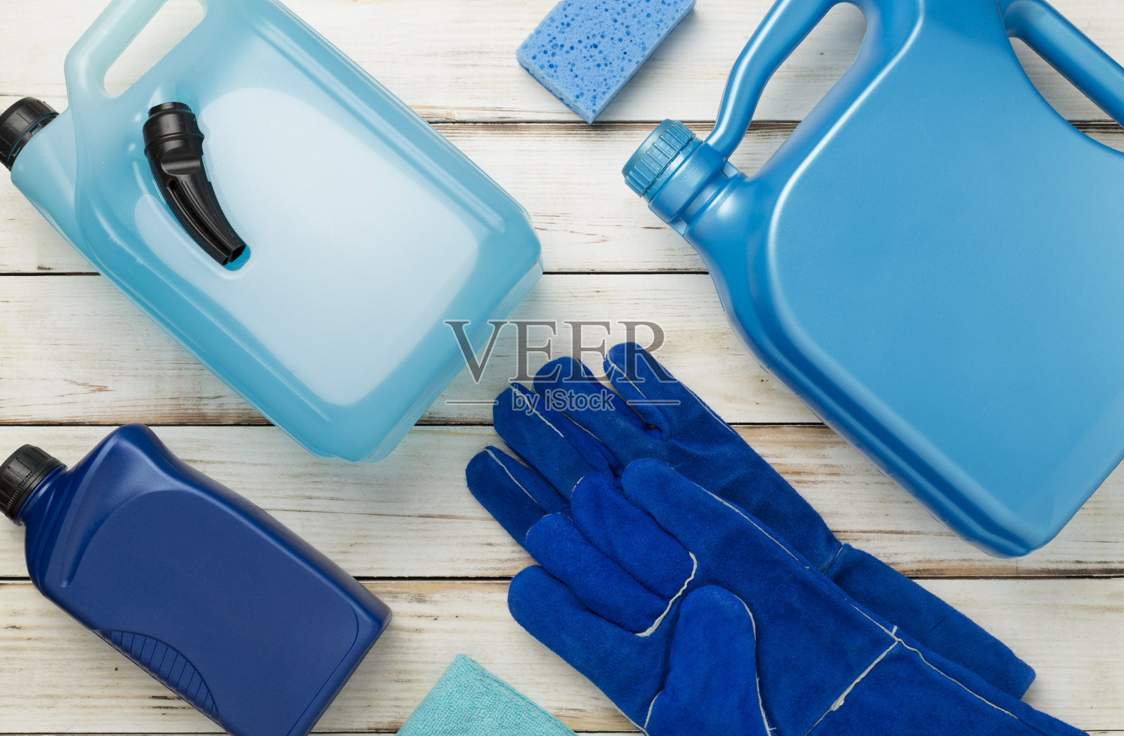 集不同的汽车产品在木制背景,,顶视图照片摄影图片