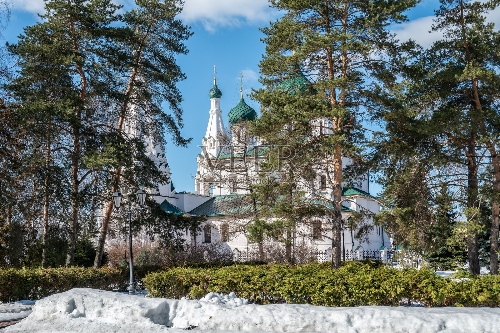 雅罗斯拉夫尔市先知以利亚的古老神庙。照片摄影图片