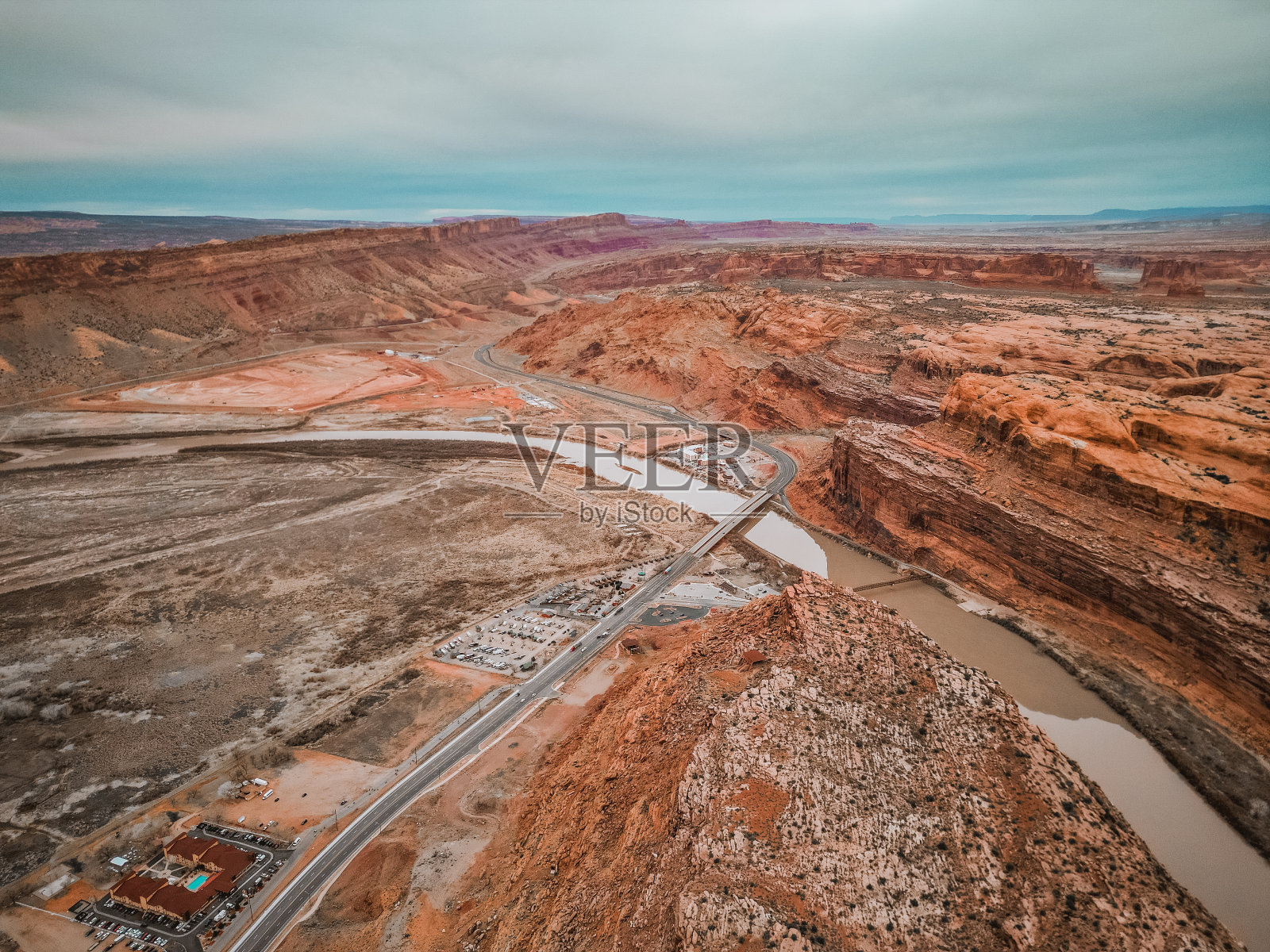 犹他州摩押的鸟瞰图。照片摄影图片