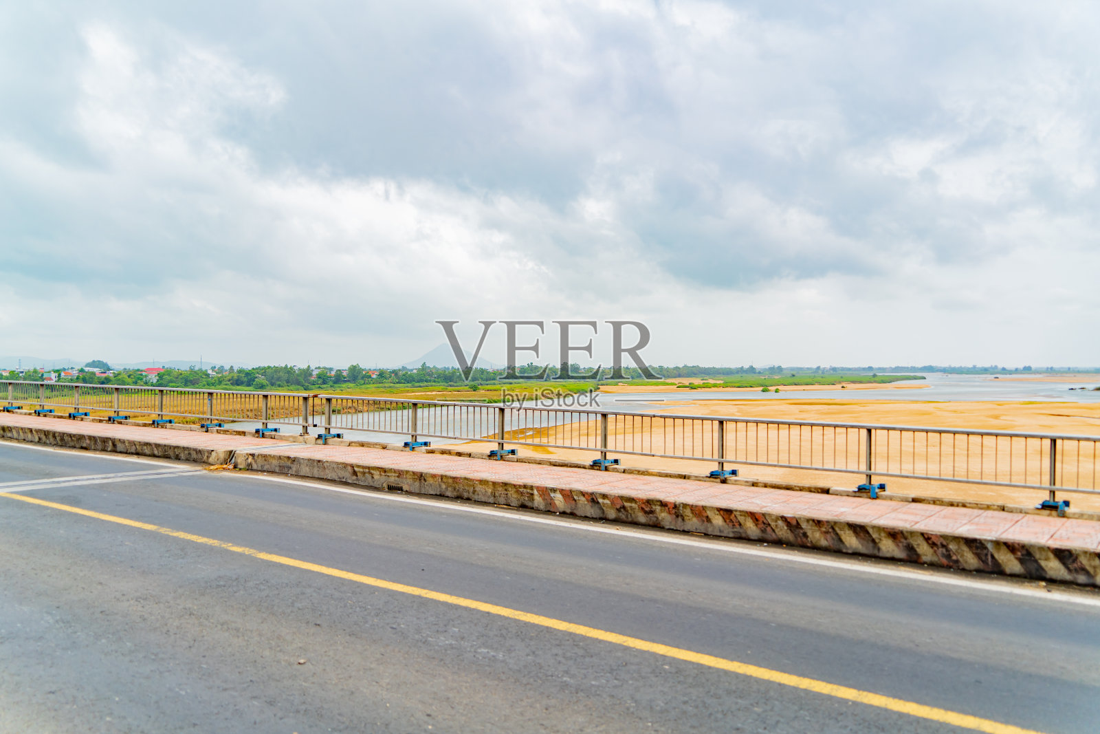 公路过桥。照片摄影图片