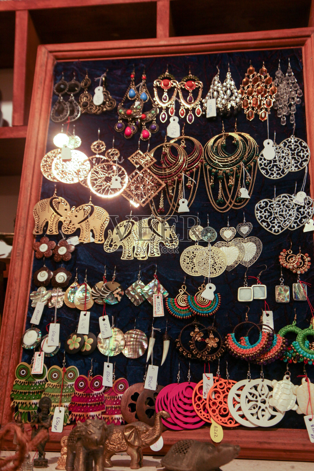 斯里兰卡加勒旅游区工匠制作的纪念品照片摄影图片