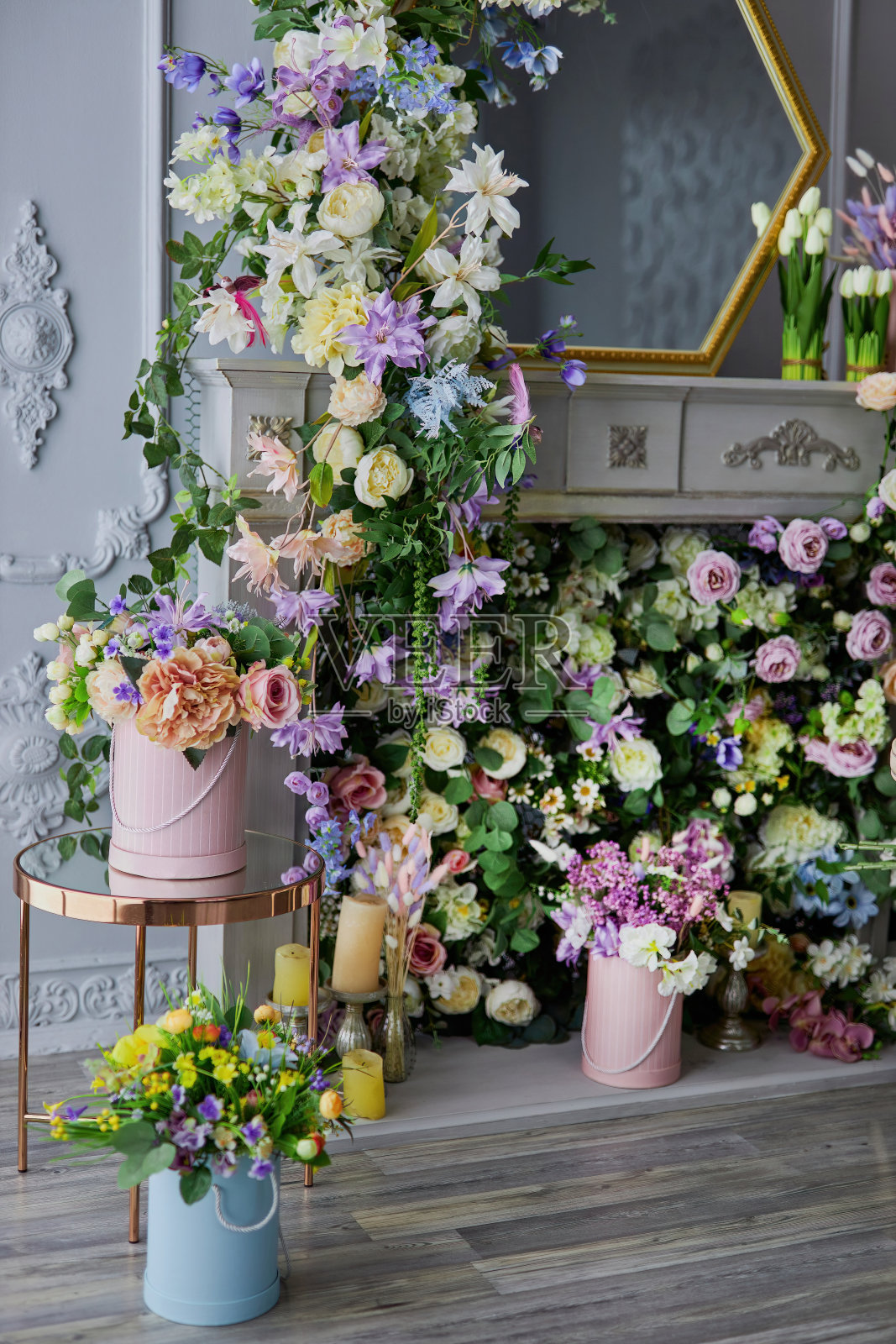 内部就像一个童话般的花城堡照片摄影图片