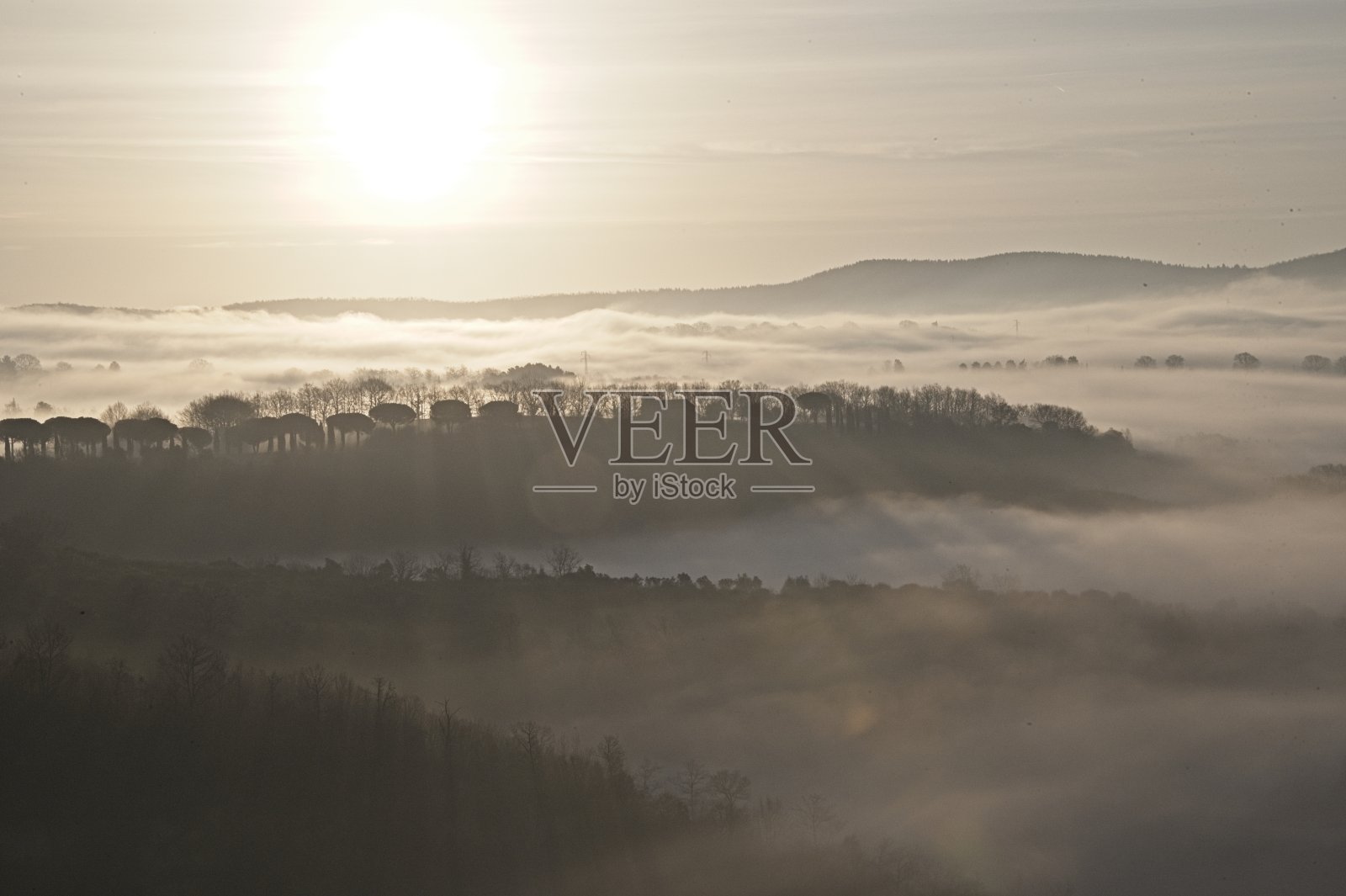 2024年3月意大利翁布里亚的日出照片摄影图片