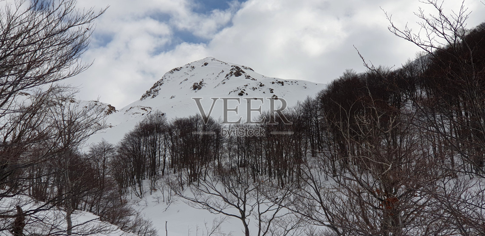 大自然的威严:徒步旅行和山地冒险照片摄影图片