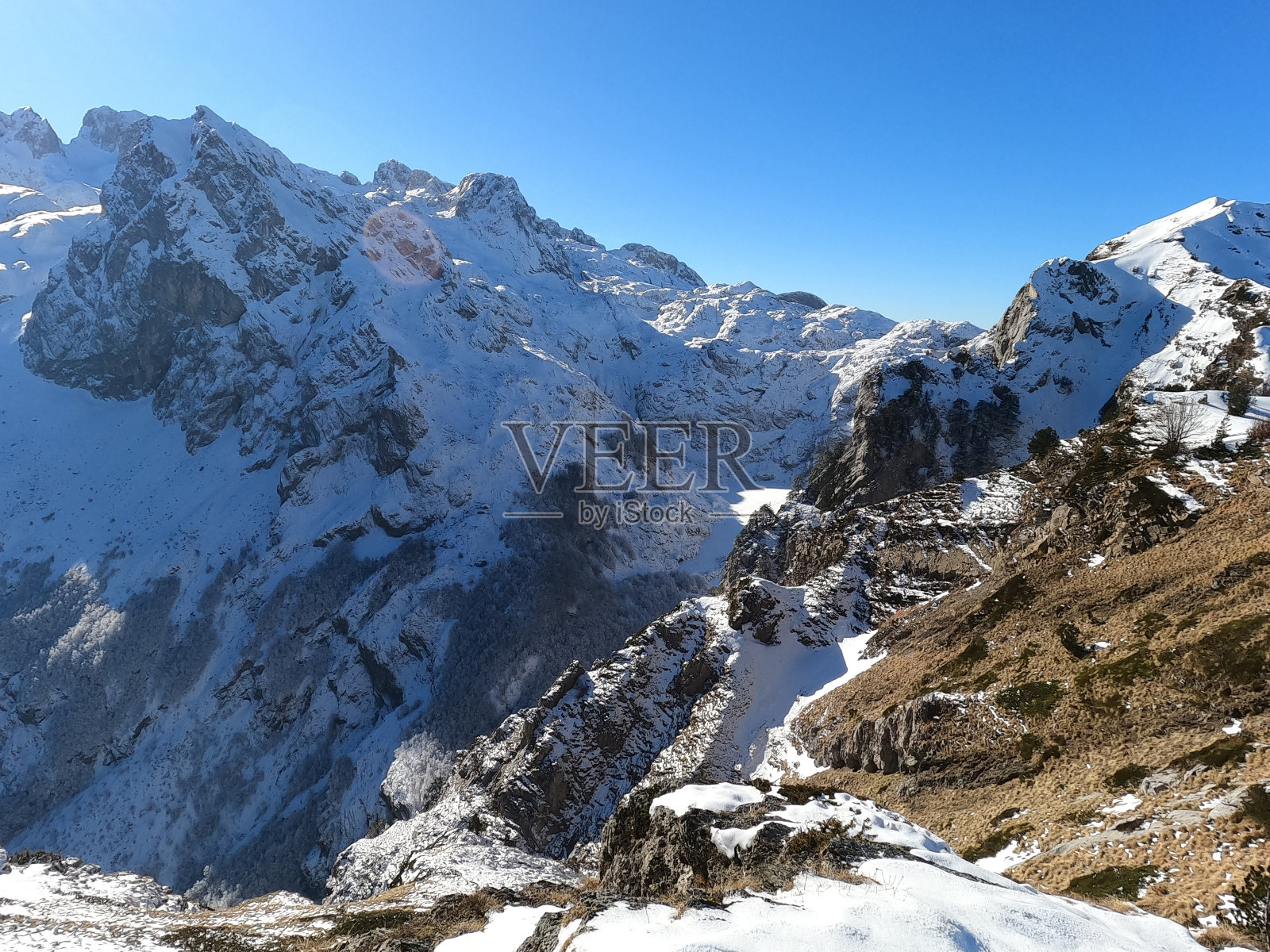 大自然的威严:徒步旅行和山地冒险照片摄影图片