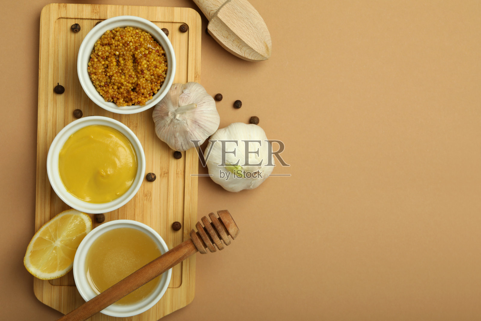 概念烹饪蜂蜜芥末酱,空间为文字照片摄影图片