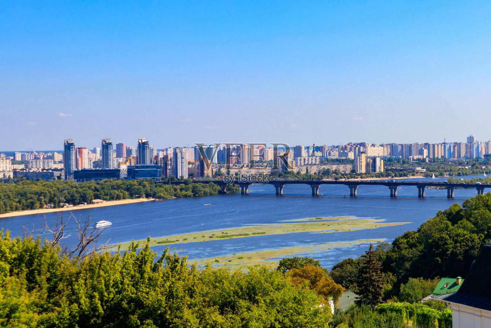 乌克兰基辅,佩顿桥和第聂伯河左岸的景色照片摄影图片