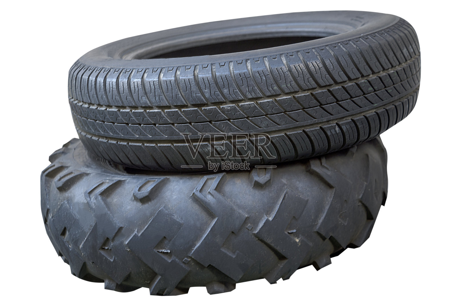 五个黑色轮胎——特写,孤立在白色的背景上照片摄影图片