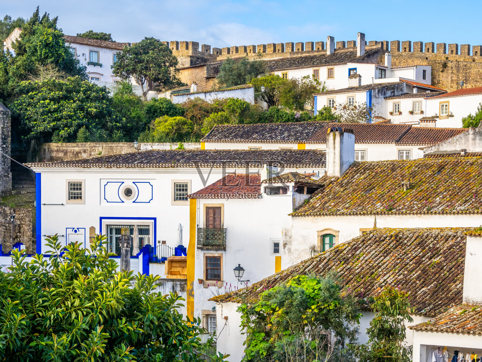 葡萄牙奥比多斯城堡的屋顶照片摄影图片