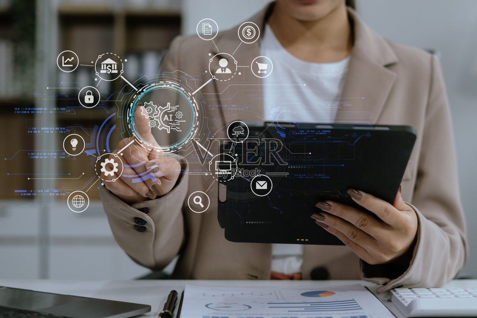 数字化转型技术战略,人使用笔记本电脑,平板电脑和智能手机的东西。思想的转变和采纳。照片摄影图片